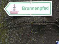 Wegweiser Brunnenpfad